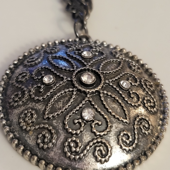 5for$25🥰 VINTAGE ESTATE bronze toned necklace Large Circle Crystal Rhinestones - Picture 2 of 7